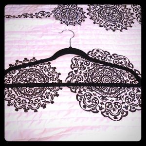 30 Slim Black felt hangers